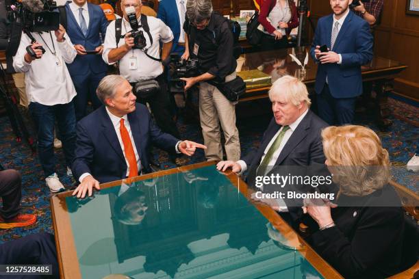 Greg Abbott, governor of Texas, left, and Boris Johnson, former UK prime minister, second right during a meeting at the Texas State Capitol in...