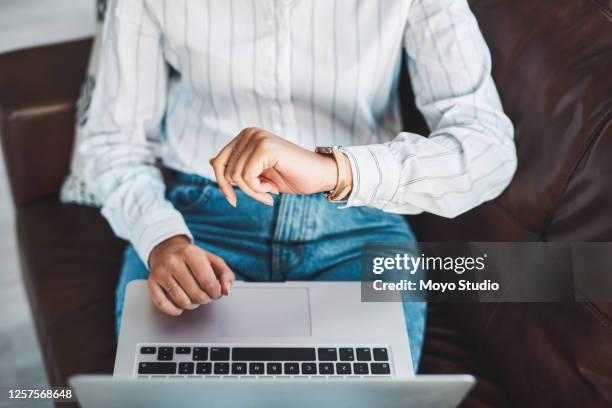 om op koers te blijven moet je je tijd beheren - part time job stockfoto's en -beelden