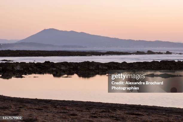 miroir d'eau du pays basque - miroir stock pictures, royalty-free photos & images