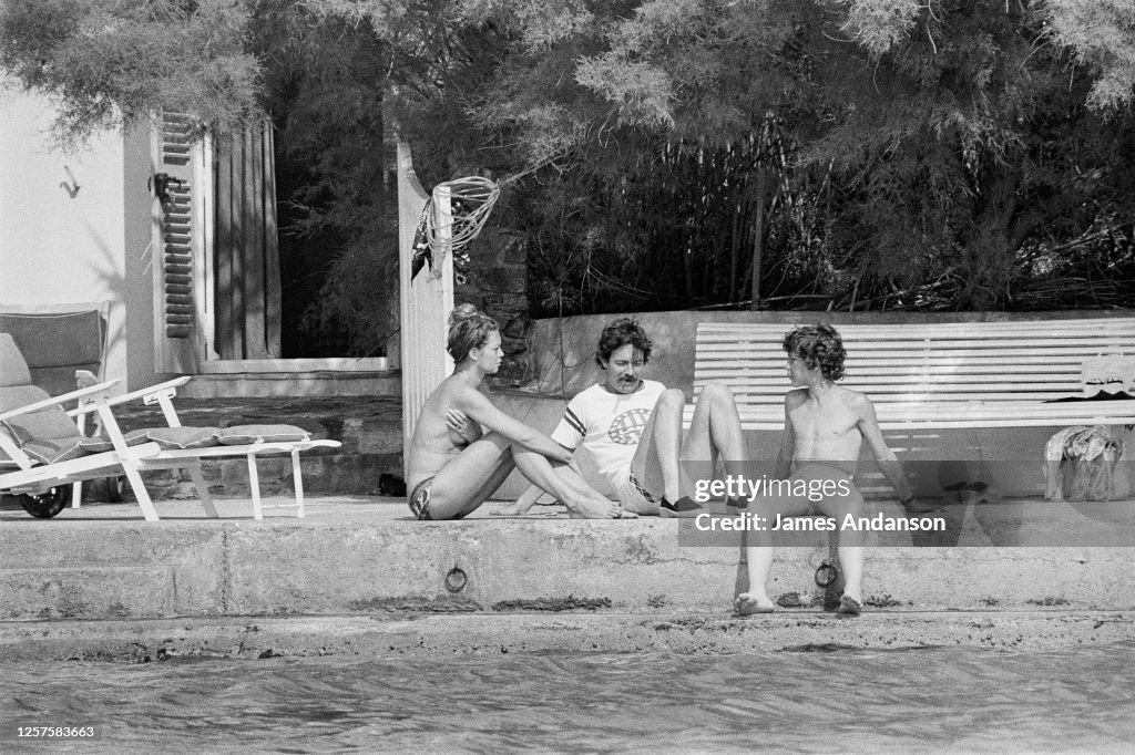 Brigitte Bardot, Jacques Charrier et leur fils Nicolas le célèbre... Photo d'actualité Getty Brigitte Bardot, Jacques Charrier et leur fils Nicolas le célèbre... Photo d'actualité Getty