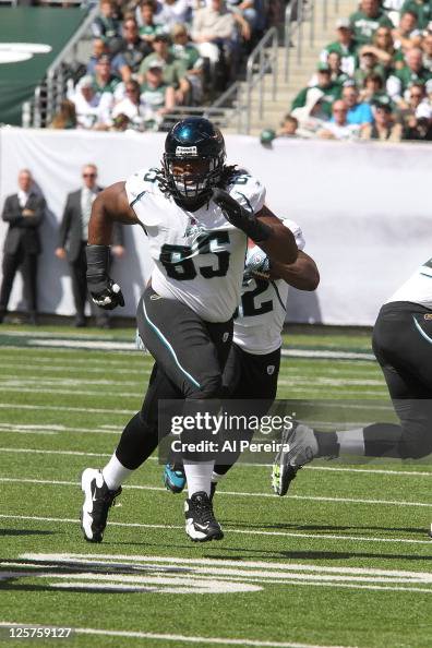 Will Rackley Guard Will Rackley of the Jacksonville Jaguars moves to block against ...