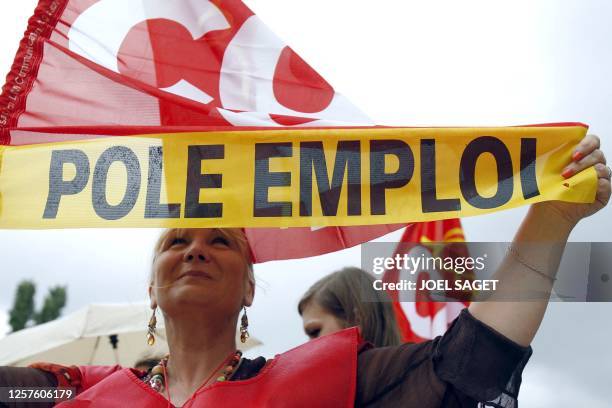 Un agent de Pôle Emploi participe, le 08 juin 2010 à Paris, à une grève à l'appel de quatre syndicats en colère contre leurs conditions de travail au...