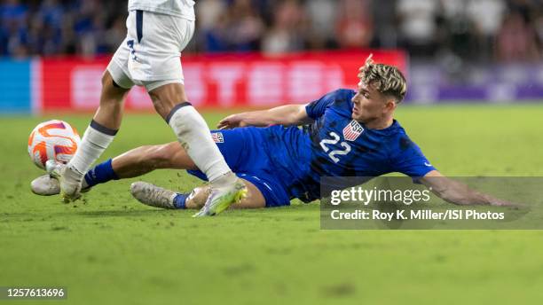 Taylor Booth of the United States makes a sliding tackle on Jairo Henríquez of El Salvador during a Concacaf Nations League game between El Salvador...