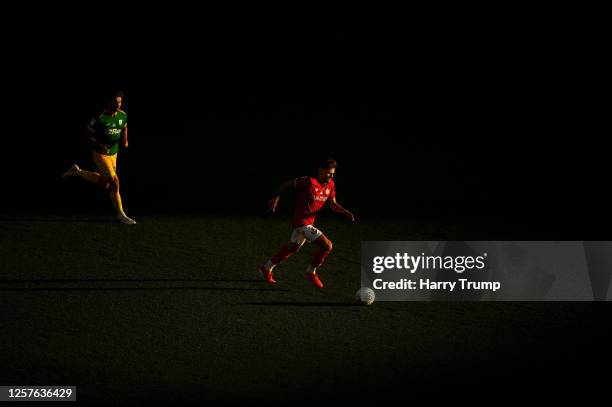 Jamie Paterson of Bristol City runs with the ball during the Sky Bet Championship match between Bristol City and Preston North End at Ashton Gate on...