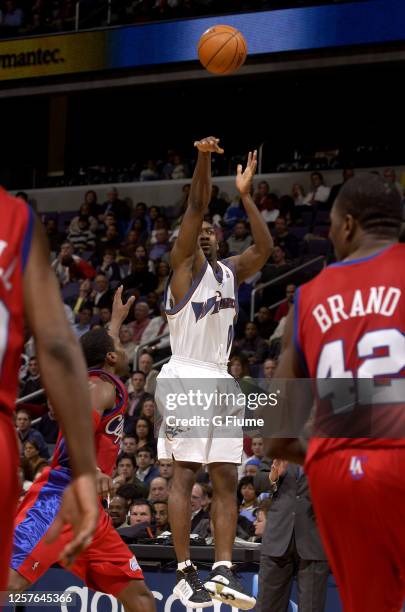 Gilbert Arenas of the Washington Wizards shoots the ball against the Los Angeles Clippers on November 9, 2005 at the MCI Center in Washington, DC....