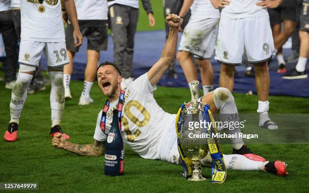 Liam Cooper of Leeds United and team mates celebrate with the trophy after the Sky Bet Championship match between Leeds United and Charlton Athletic...