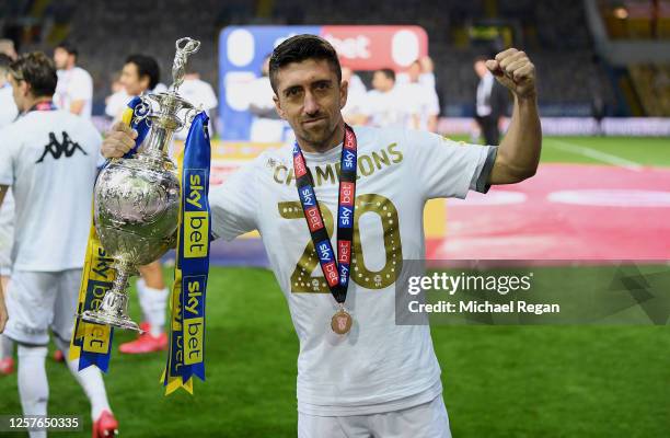 Pablo Hernandez of Leeds United celebrates with the trophy after the Sky Bet Championship match between Leeds United and Charlton Athletic at Elland...