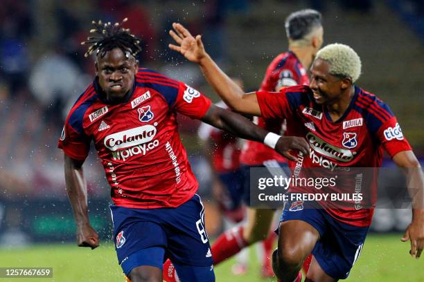 Independiente Medellin's midfielder Deinner Quiñones celebrates with Independiente Medellin's forward Andres Ibarguen after scoring during the Copa...