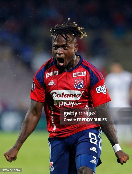 Independiente Medellin's midfielder Deinner Quiñones celebrates with Independiente Medellin's forward Andres Ibarguen after scoring during the Copa...