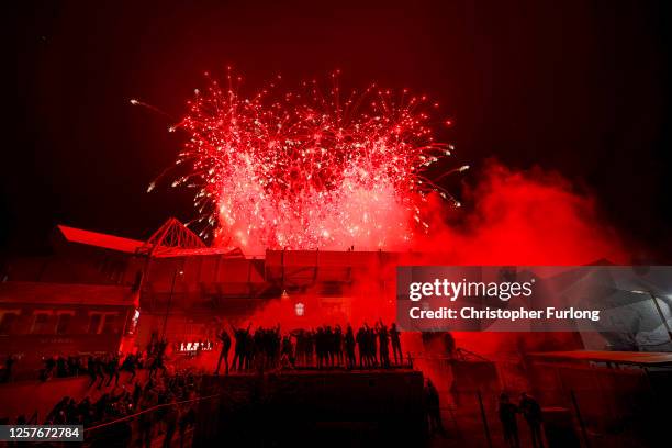 Liverpool Pyro Liverpool Fireworks Photos and Premium High Res Pictures - Getty Images
