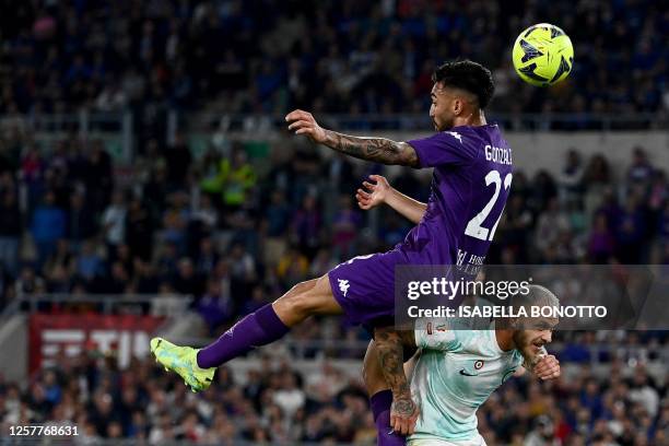 Fiorentina's Argentinian forward Nicolas Gonzalez fights for the ball with Inter Milan's Italian defender Federico Dimarco during the Italian Cup...