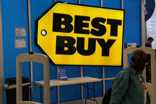 NY: Best Buy Stores Ahead Of Earnings Figures