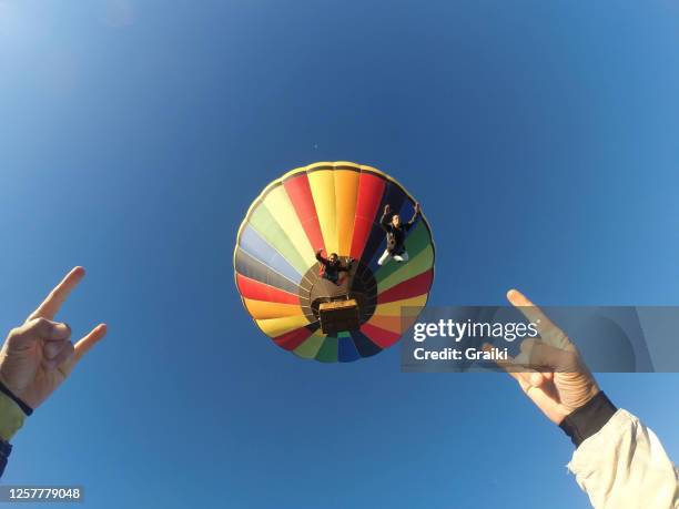 skydivers jump out from a hot air balloon - stunt person foto e immagini stock