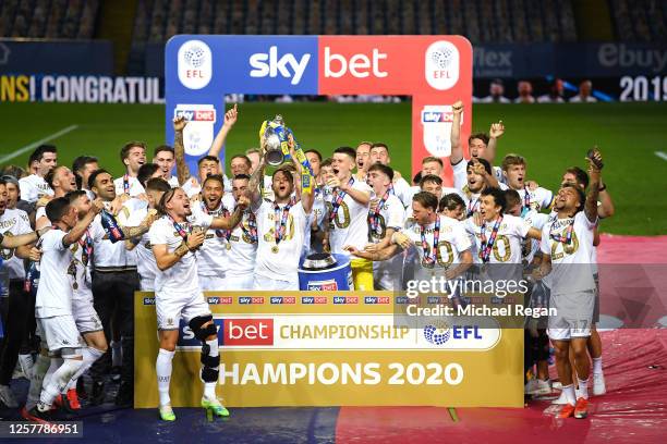 Liam Cooper of Leeds United lifts the trophy in celebration with team mates after the Sky Bet Championship match between Leeds United and Charlton...