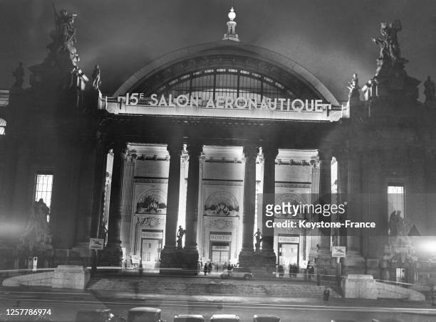 Entrée du salon de l'aviation au Grand Palais de Paris, le 14 novembre 1936, France.