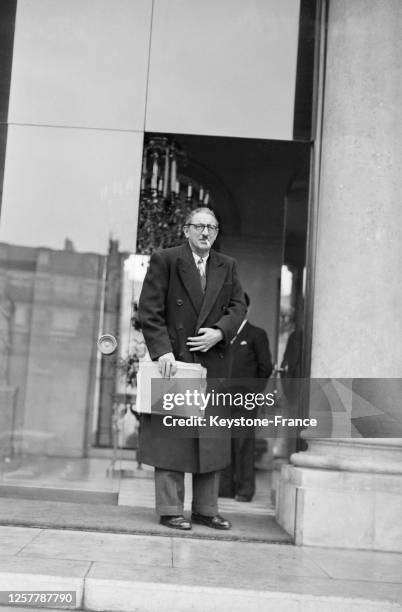 Le président du Conseil des ministres français, Henri Queuille, à la sortie du Conseil des Ministres, le 9 janvier 1949, France.