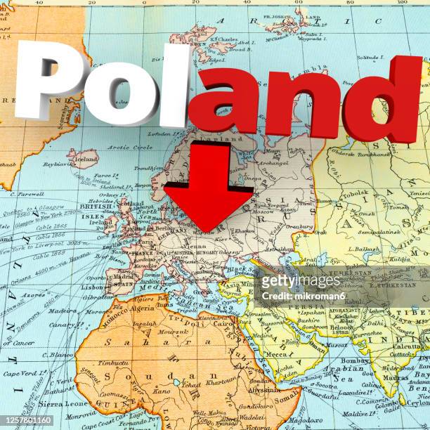 arrow showing the country of germany on the map, 3d concept - mapa de europa stockfoto's en -beelden