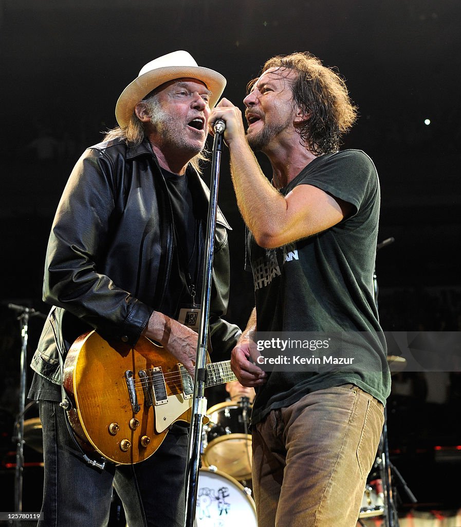Pearl Jam in Concert at Air Canada Centre