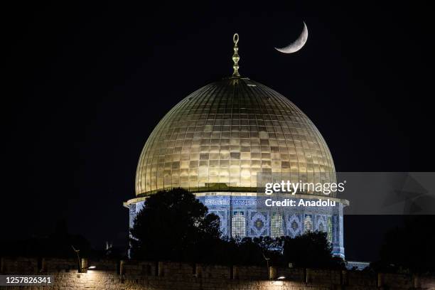 Crescent Moon Night Sky Photos And Premium High Res Pictures Getty Images crescent-moon-night-sky-photos-and-premium-high-res-pictures-getty-images