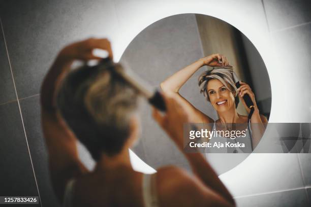 doing my hair in the morning. - diy beauty stock pictures, royalty-free photos & images