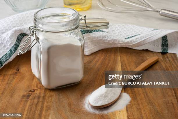 baking soda - carbonato de sodio fotografías e imágenes de stock