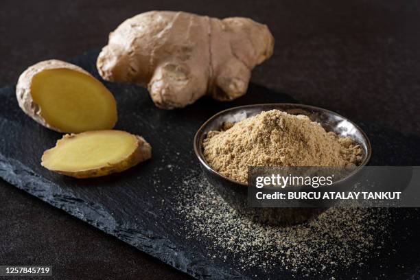 ginger powder - ginger fotografías e imágenes de stock