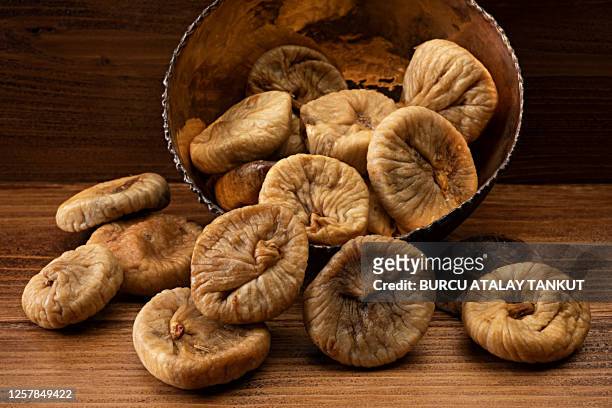 dried figs - fig imagens e fotografias de stock