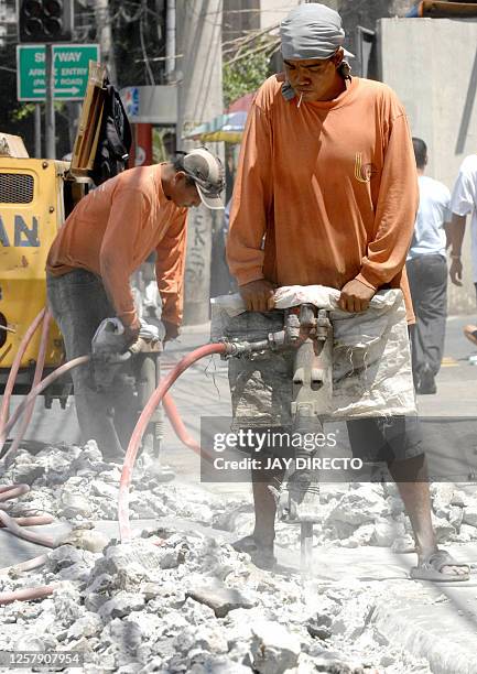 Pinoy Laborer 669 Filipino Construction Workers Stock Photos, High-Res Pictures, and ...