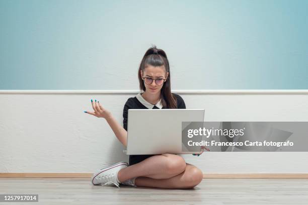 worried young woman using laptop - dissent collar stock pictures, royalty-free photos & images