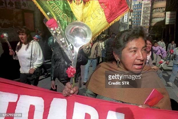 Maestras de escuelas publicas protestan por mejoras salariales con cucharones y rosas en las calles de La Paz, Boliva, 27 de Mayo en el dia de la...