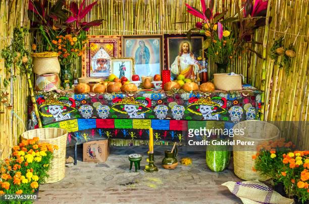 a day of the dead altar in mexico - altar imagens e fotografias de stock