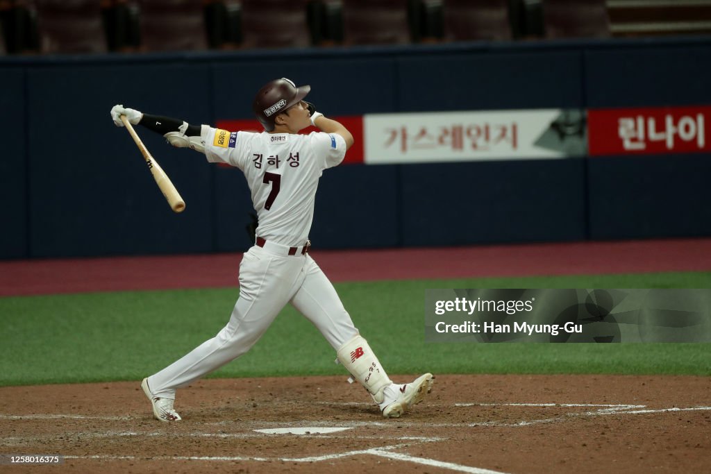 Lotte Giants v Kiwoom Heroes