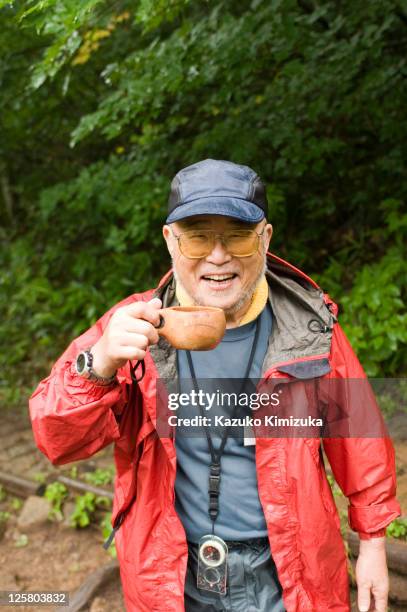 a man portrait,smiling - kazuko kimizuka fotografías e imágenes de stock