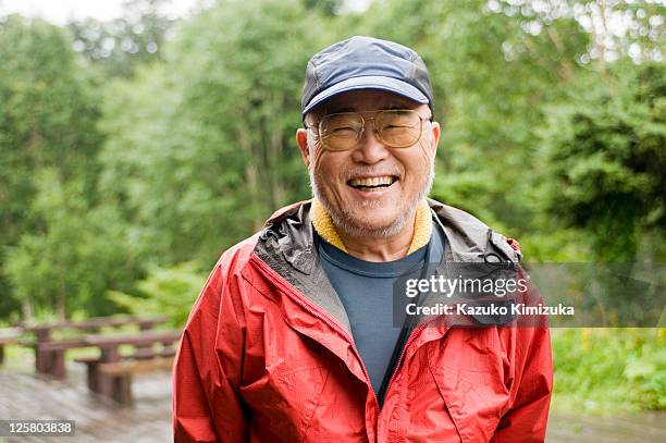 a senior man - old asian man stockfoto's en -beelden