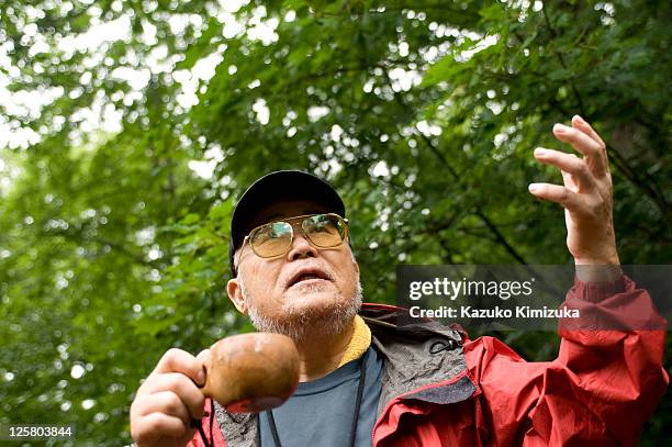 a senior man - kazuko kimizuka fotografías e imágenes de stock