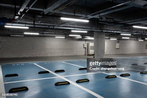 empty underground parking lot. - parking space imagens e fotografias de stock