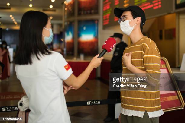 Reporter and an audience take part in an interview at Shanghai Film Center , the main theater of the 23rd edition of Shanghai International Film...