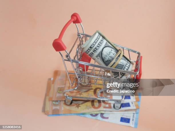 devaluation of the euro - fajo de billetes de euro fotografías e imágenes de stock