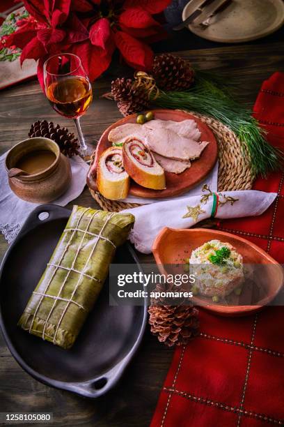 venezuelan traditional christmas food: hallacas, jamon bread, pernil de cochino and gallina salad - venezuela imagens e fotografias de stock