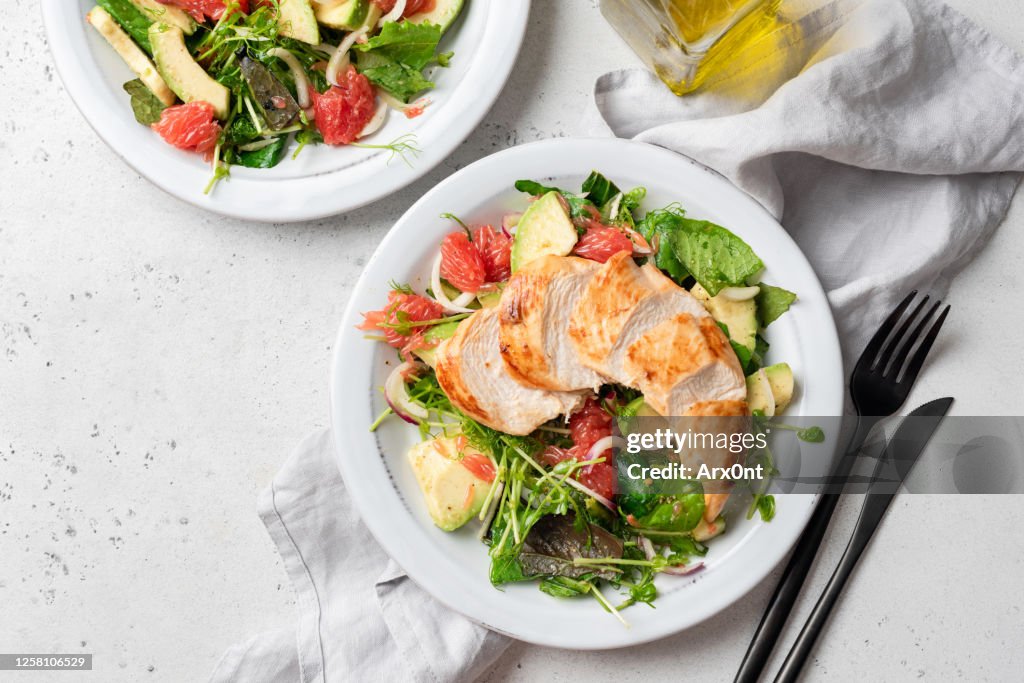 Grilled chicken salad with avocado
