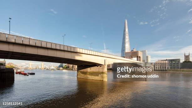 london city panorama across the south of thames - london bridge 個照片及圖片檔