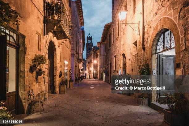 the old town of pienza at dusk, tuscany, italy. unesco site. - village foto e immagini stock