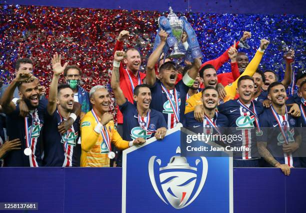 Captain Thiago Silva of PSG and teammates celebrate the victory during the trophy ceremony following the French Cup Final match between Paris Saint...