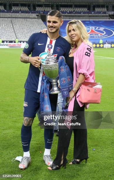 Mauro Icardi of PSG and his wife Wanda Nara celebrate the victory following the French Cup Final match between Paris Saint Germain and AS Saint...