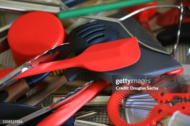 kitchen drawer full of cooking utensils - schublade stock-fotos und bilder
