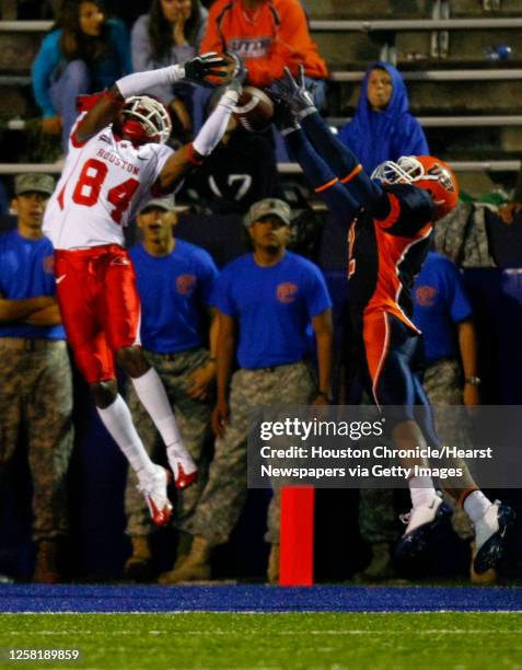 Houston wide receiver Kierrie Johnson has a potential touchdown pass sail right through his hands during fourth quarter of the UTEP Miners 58-41...