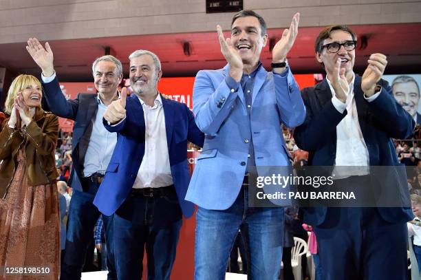 Spain's Prime Minister Pedro Sanchez applauds beside the candidate for Mayor of Barcelona Jaume Collboni , former Prime Minister Jose Luis Rodriguez...