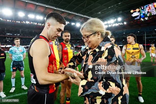 Aunty Joy Murphy paints ochre on Jade Gresham of the Saints during the 2023 AFL Round 11 match between the St Kilda Saints and the Hawthorn Hawks at...