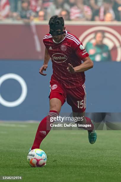 Tim Oberdorf of Fortuna Duesseldorf controls the ball during the Second Bundesliga match between Fortuna Düsseldorf and Hannover 96 at Merkur...