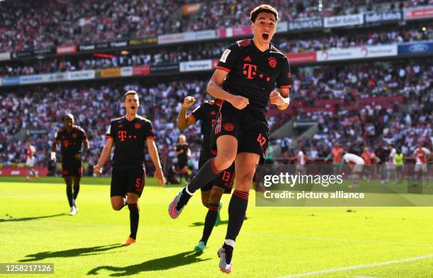 May 2023, North Rhine-Westphalia, Cologne: Soccer: Bundesliga, 1. FC K�öln - Bayern München, Matchday 34, RheinEnergieStadion. Bayern's Jamal Musiala...